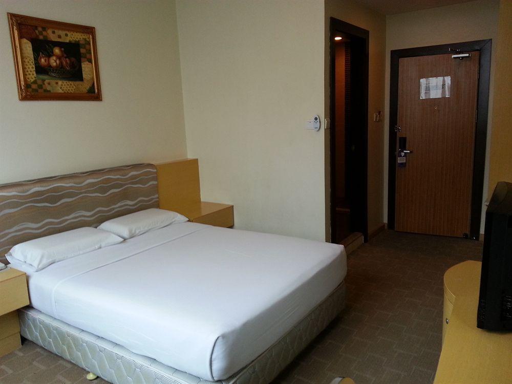 Hotel Capital Kota Kinabalu Exterior photo